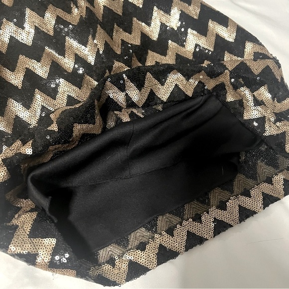 B. Darlin Women’s Sleeveless Size 5/6 Black and Gold Chevron Sequins Dress EUC - Picture 9 of 9